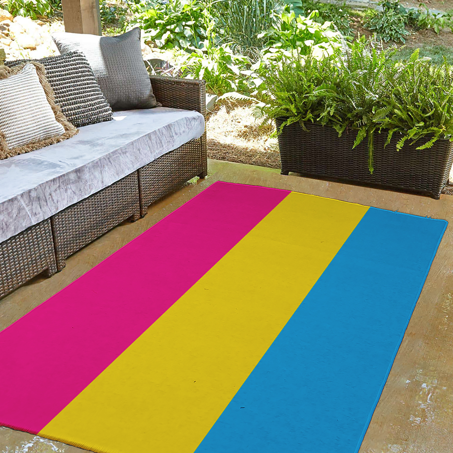 Simply Daisy 3' x 5' Pansexual Pansexual Chenille Indoor/Outdoor Rug
