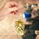 thumbnail image 5 of Adornos navideños de piñas de plástico pintadas | Juego de 6 adornos para árbol pintados a mano en dorado, rojo, plateado y más | Decoración navideña de 6 x 4,5 cm, 5 of 7