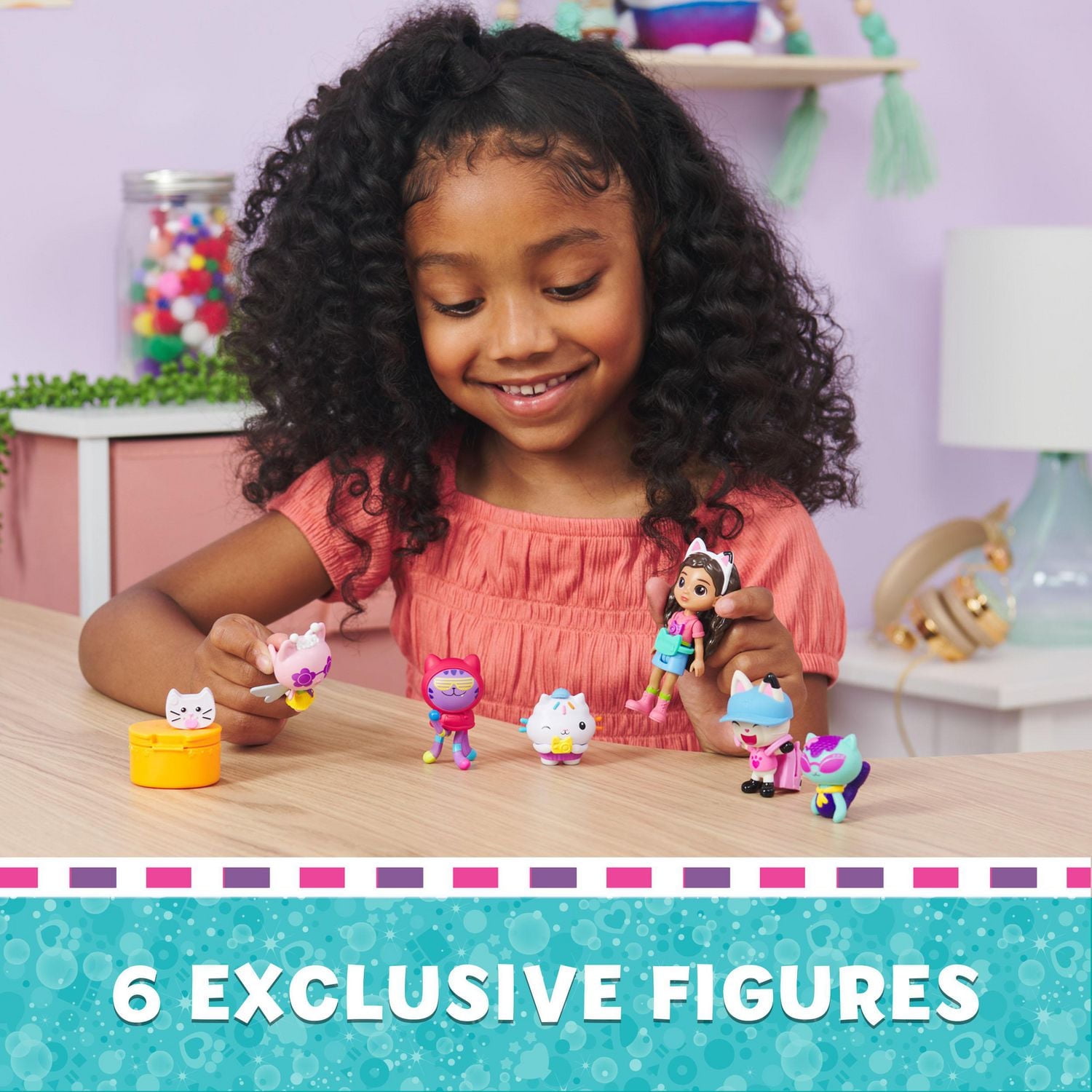 Gabby’s Dollhouse, Travel Themed Figure Set with a Gabby Doll, 5 Cat Toy Figures, Surprise Toys & Dollhouse Accessories, Kids Toys for Girls & Boys 3+