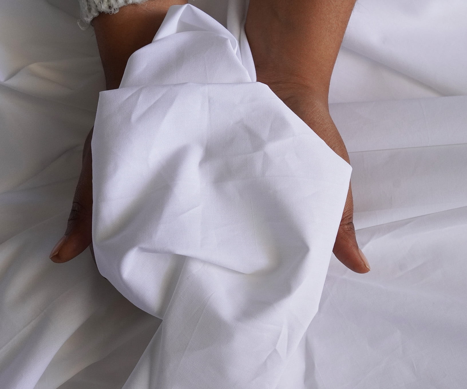 Soimoi White 100% Cotton Poplin Fabric - 42 Inch Wide x 10 Yards | Smooth, Medium-Weight & Durable Material for Apparel, Quilting, Shirting & Crafts Cloth