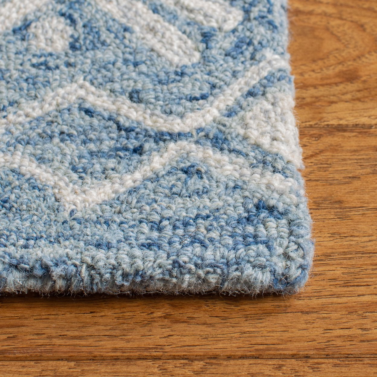 SAFAVIEH Micro-Loop Chris Geometric Diamonds Wool Runner Rug, Blue/Ivory, 2'3" x 7'