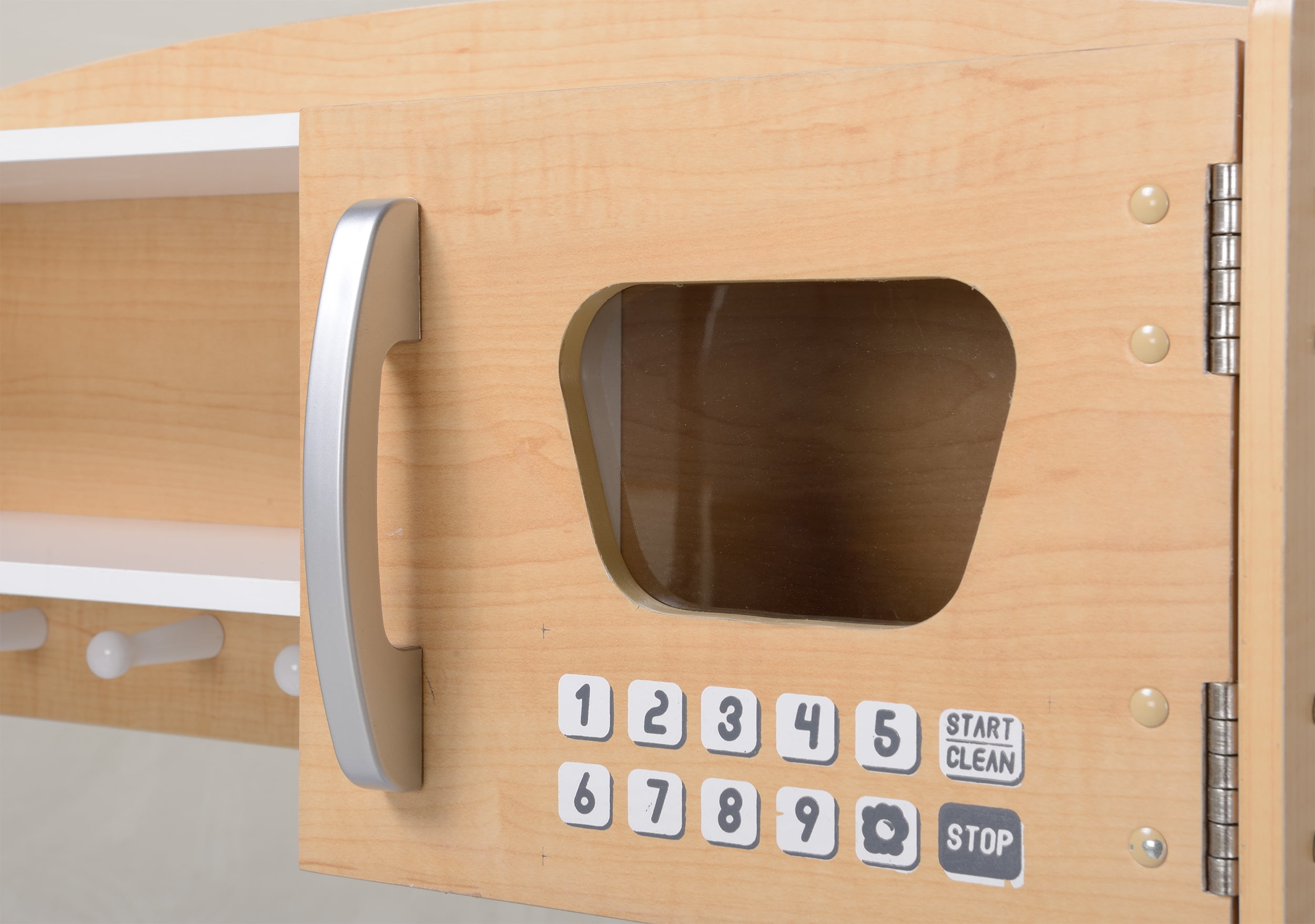 coco and michelle play kitchen