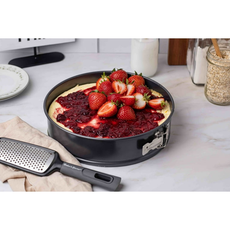 OXO Good Grips Pro Nonstick 8-Inch Round Cake Pan