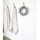 thumbnail image 5 of Ganchos dobles de hierro y acero resistentes para colgar abrigos, sombreros, bolsos y más, estilo rústico shabby chic, paquete de 12, perchas vintage para montar en la pared con tornillos de metal, 5 of 6