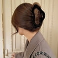 thumbnail image 1 of Fiudx Pinza Grande para El Pelo, Elegante Diseño con Acabado Mate, Ligera y Cómoda, Ideal para Uso Diario, Fiestas y Eventos. Accesorio de Moda para Mujer. Disponible En Blanco, Caqui, Marrón y Café., 1 of 6