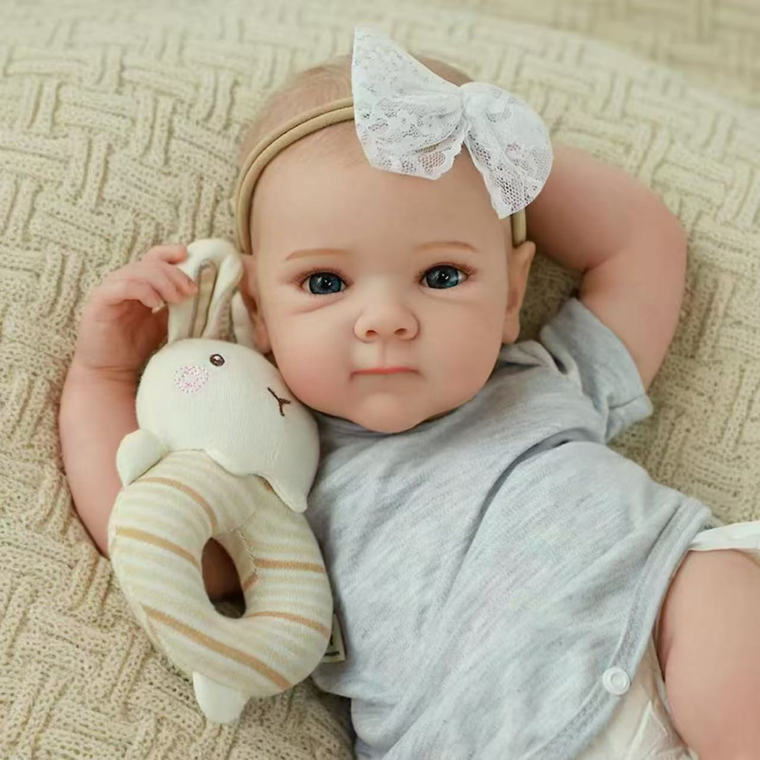 Realistic Reborn Baby Dolls - 18-Inch Real Life Newborn Baby Doll with Hand-Drawing Hair and Weighted Cloth Body, Lifelike Toddler Dolls Girls with Clothes for Kids Age 3+