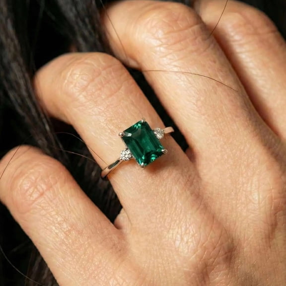 vylahjewellery 10K Vermeil White Gold Mother's Day Ring Modern Green Gemstone Emerald Shape Engagement Ring Dainty Moissanite Handmade Jewelry for Women
