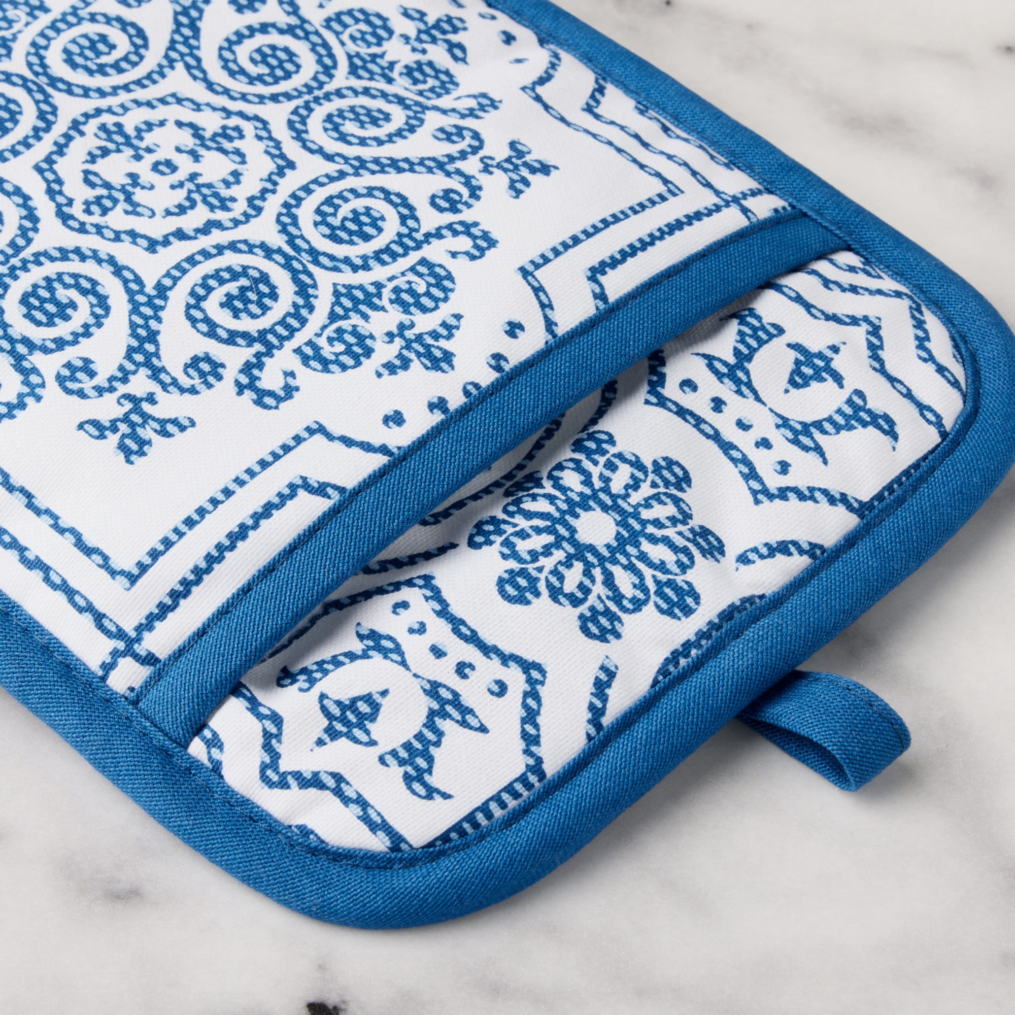 MARTHA STEWART Strie Medallion Pot Holder 2-Pack Set, Heat Resistant, Non-Slip Silicone Grip, Navy Blue, 7"x10"