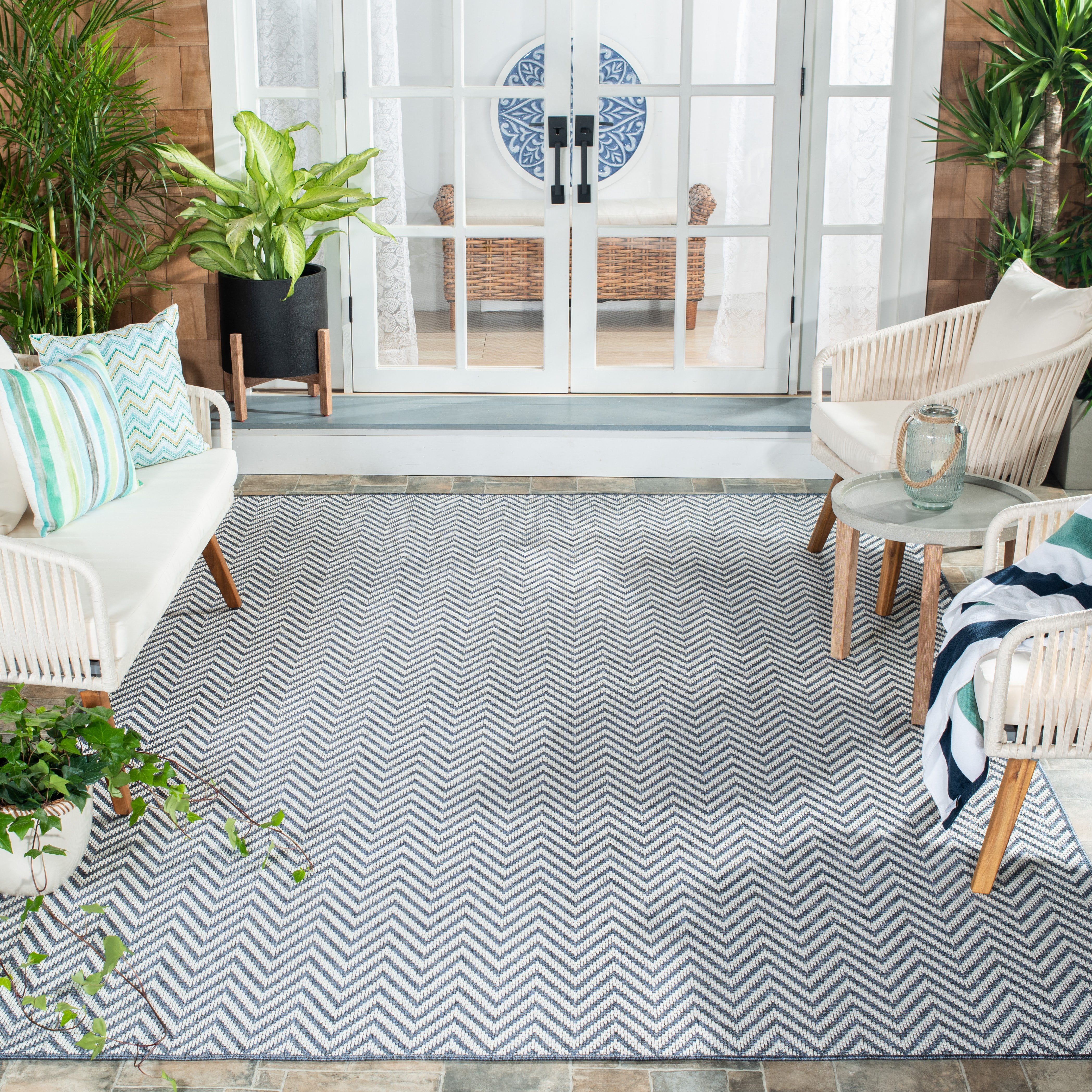SAFAVIEH Machine Washable Rug Indoor/Outdoor Bermuda Collection - Bermuda Kandace Geometric Machine Washable Indoor/Outdoor Area Rug, Blue/Cream, 9' x 12'
