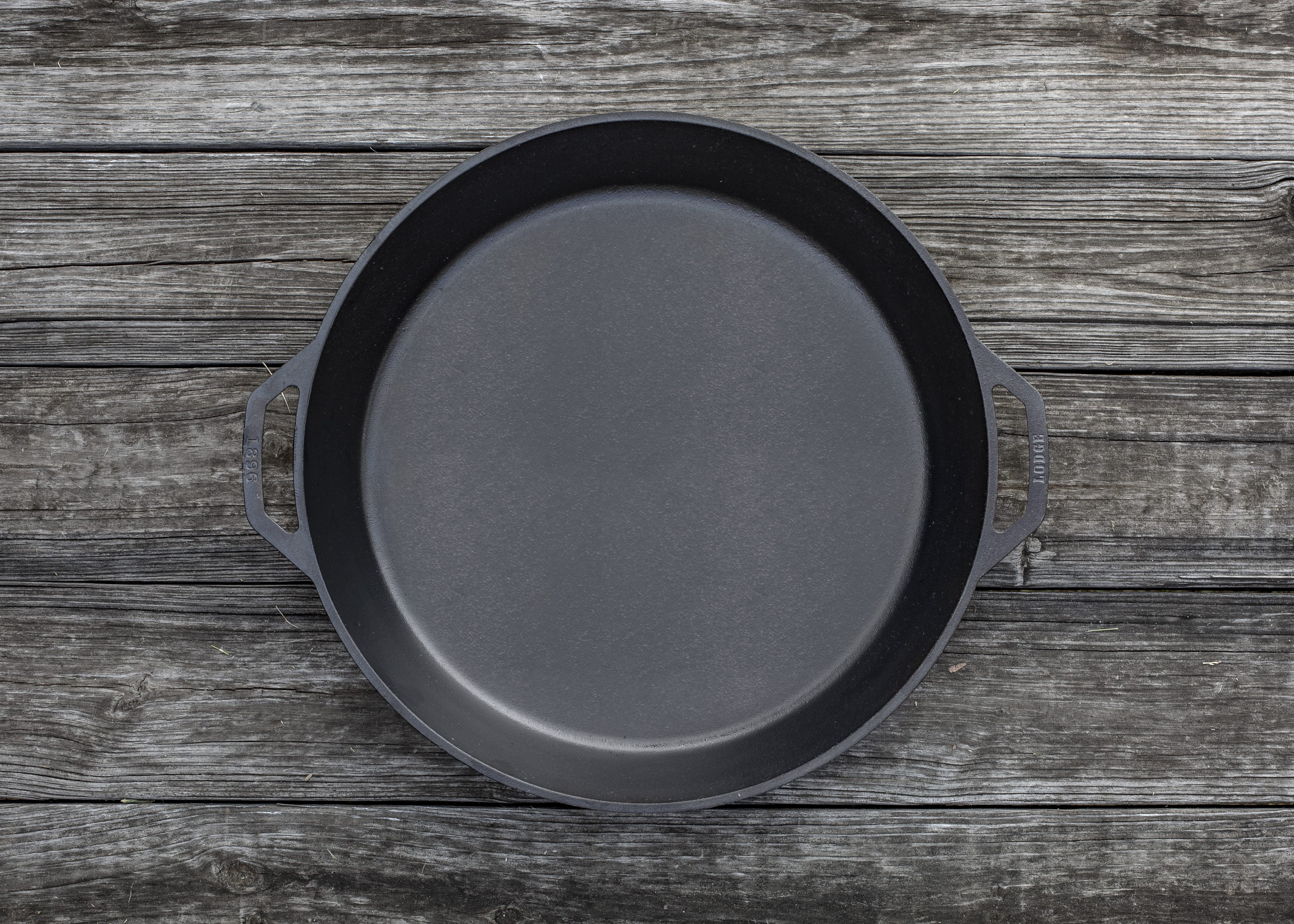 Lodge Cast Iron Seasoned 17" Dual Handle Pan