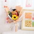 thumbnail image 1 of Ramo de peluches con aroma a girasoles para graduación: un adorable peluche con aroma a girasoles, tejido suave y decoración festiva para ceremonias o fiestas de graduación., 1 of 6