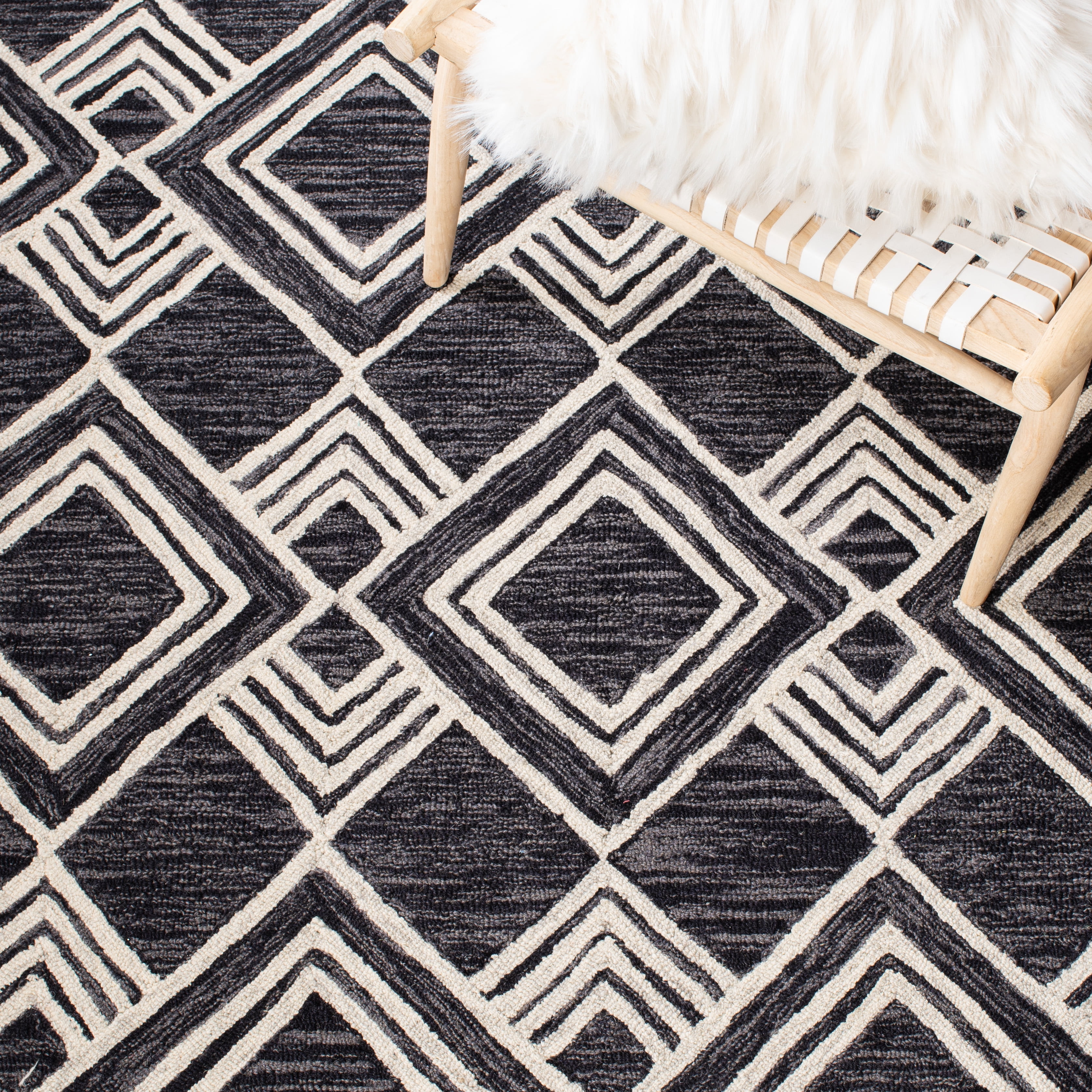 SAFAVIEH Micro-Loop Floral Geometric Wool Area Rug, Charcoal/Ivory, 4' x 6'