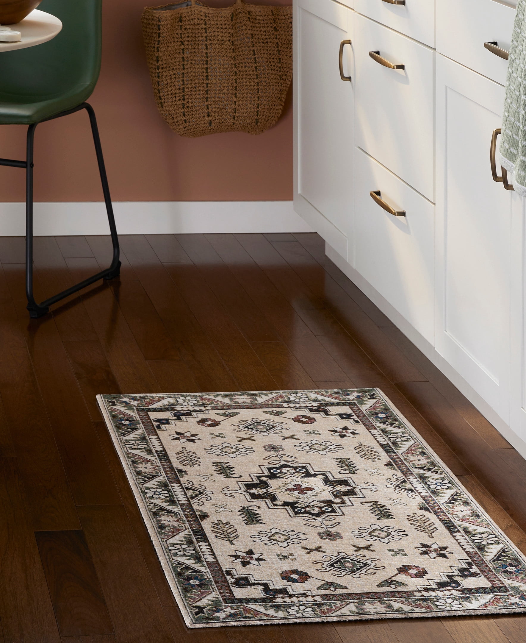TOWN & COUNTRY LUXE Livie Forever Vintage Everwash® Washable Multi-Use Decorative Rug, Kitchen Rug, Low-Profile Door Mat, Bedroom Rug and Dorm Room Rug with Non-Slip Backing, Ivory/Black, 24"x40"