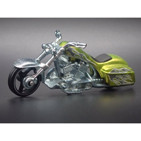 Open Box BAD BAGGER MOTORCYCLE YELLOW HOT WHEELS 1:64 HW SCALE DIORAMA DIECAST MODEL CAR