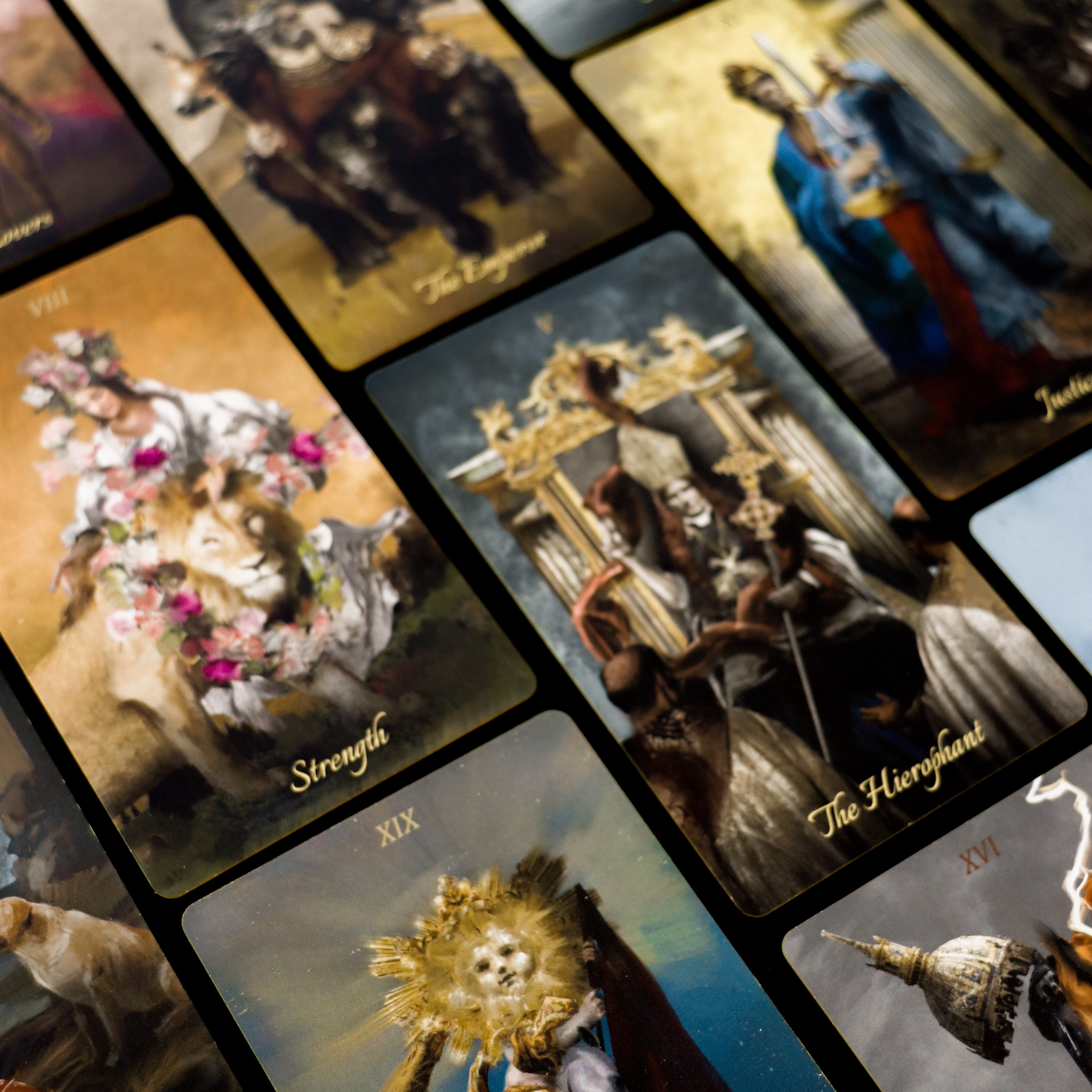 La Muci Baroque Gold Foil Tarot Deck Cards with Guide book for Beginners - 78 Original Tarot Deck Set, The Fool Gold Foil Tarot Deck with Gilded Edges, Golden Thread Tarot Cards with Unique Artwork