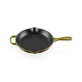 thumbnail image 1 of Sartén redonda exclusiva de hierro fundido esmaltado Le Creuset, 10,25 pulgadas, color oliva, 1 of 5