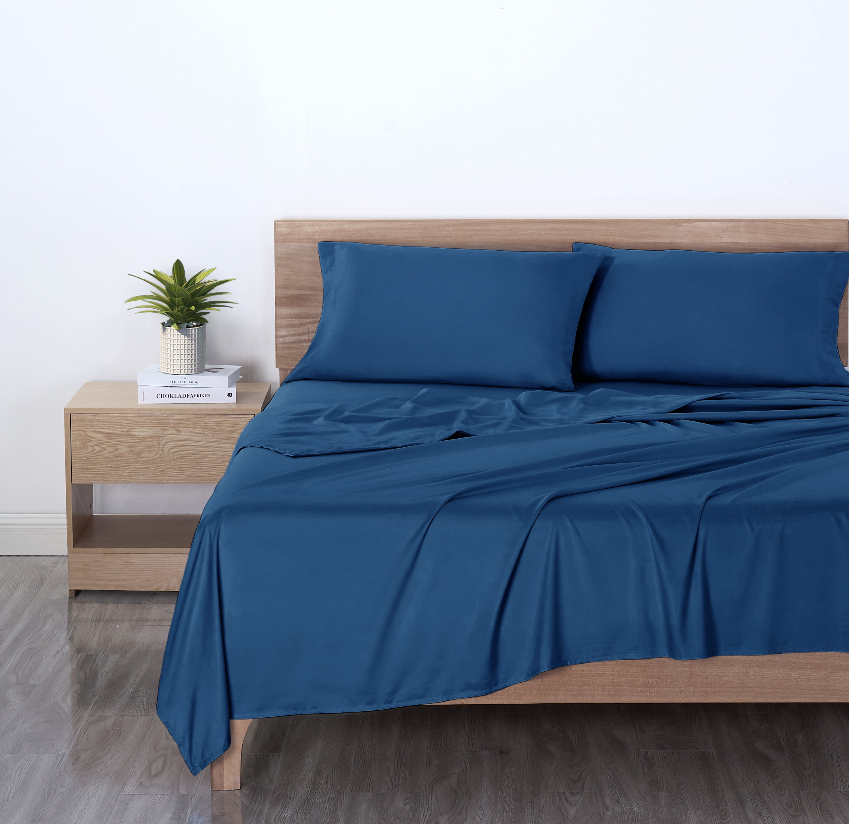 Mainstays Basic Value Microfiber Bed Sheet Set, Royal Blue, Full, 4 Piece