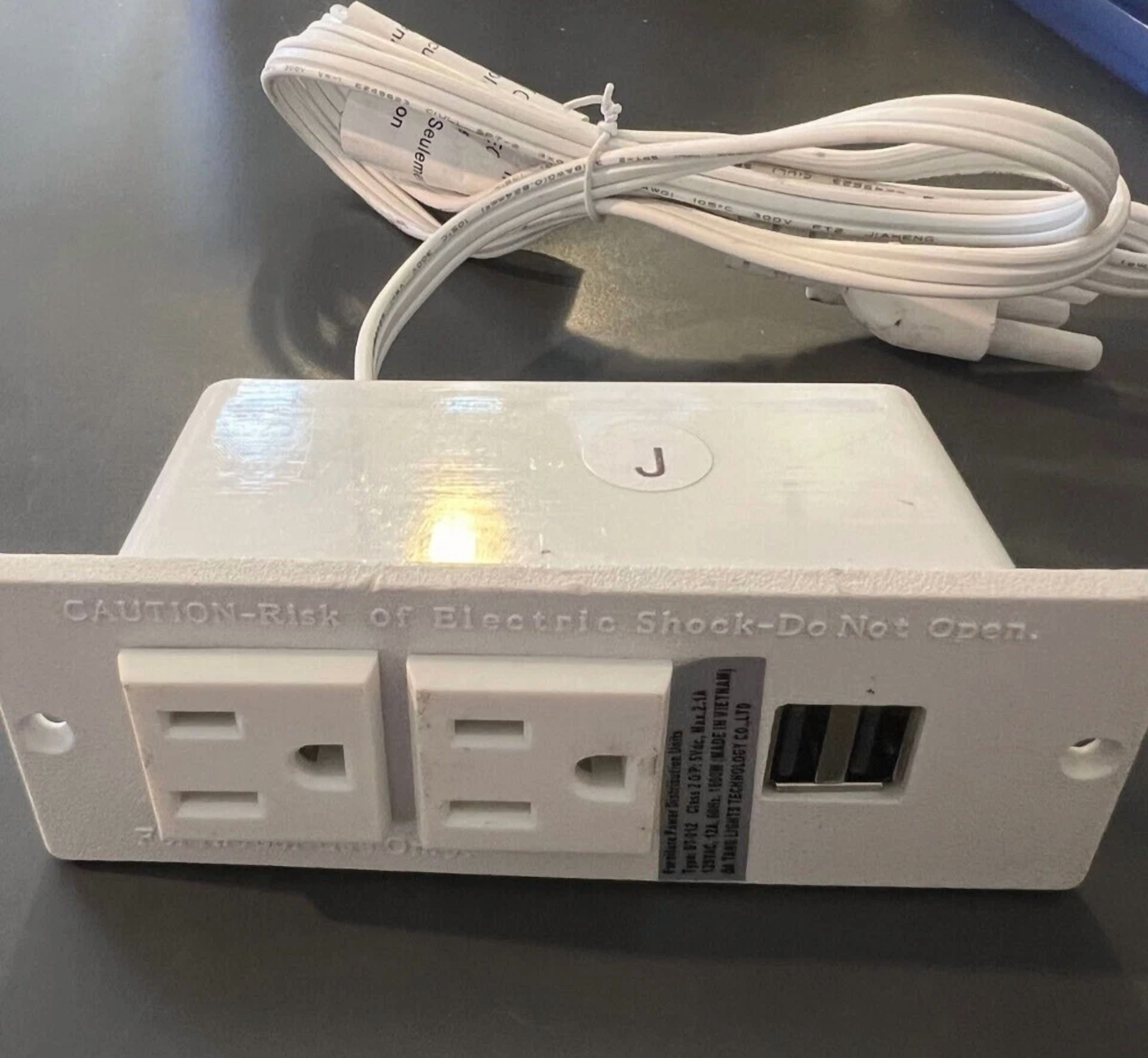 CRESTIN- 3-Outlet Furniture Power Distribution Unit Power Strip 2 Usb Model Dt-012 125V