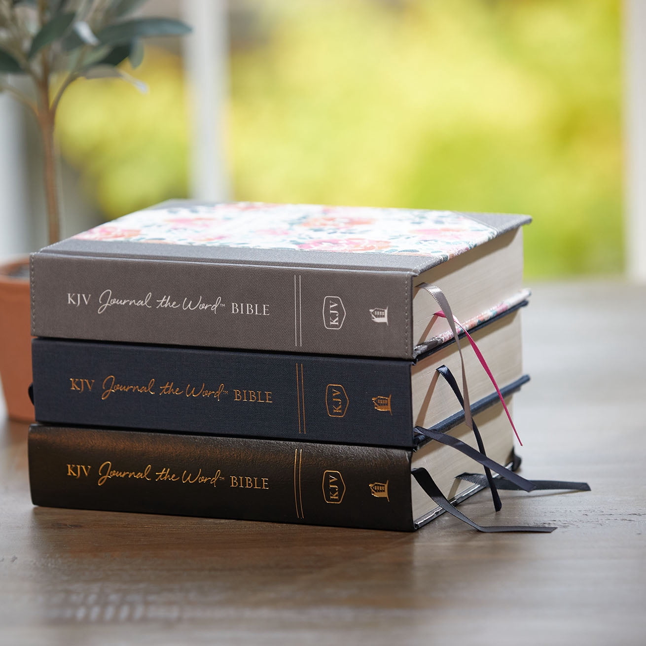 KJV, Journal the Word Bible, Cloth Over Board, Pink Floral, Red Letter Edition, Comfort Print: Reflect, Journal, or Crea, (Hardcover)