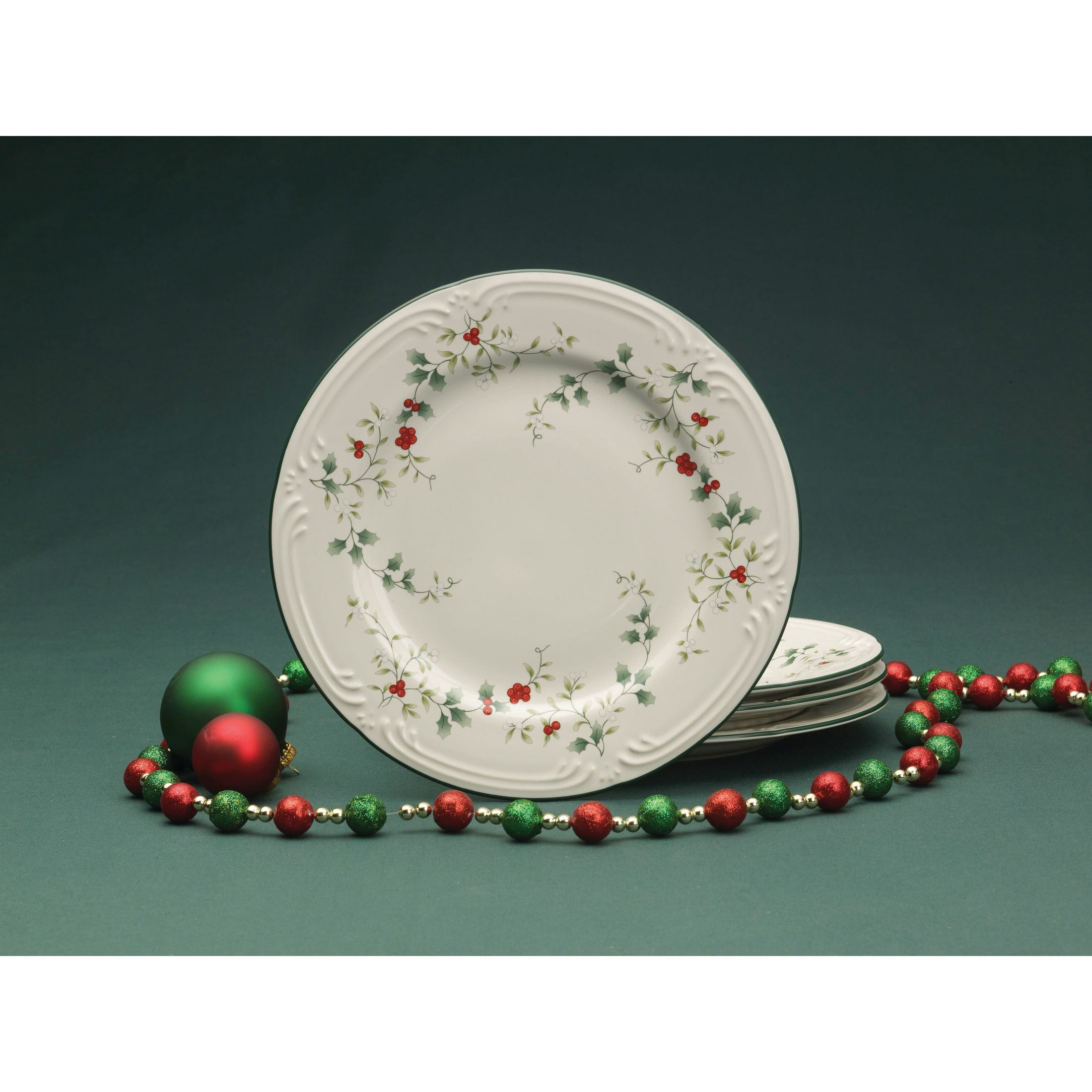 Pfaltzgraff Winterberry 10.5 in Stoneware Tableware Dinner Plates (Set of 4)