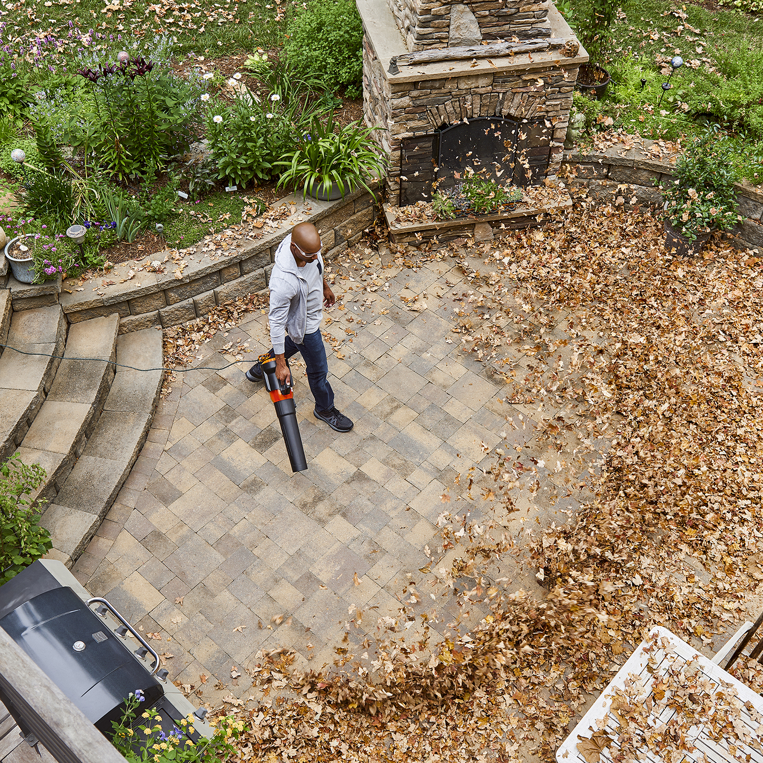Worx 12-Amp Corded Electric Turbine Leaf Blower, 800 CFM photo 5
