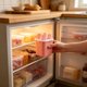 thumbnail image 1 of Molde de plástico para paletas heladas con tapa – Molde reutilizable de 4 cavidades para helados caseros, paletas de frutas y paletas de yogur congeladas., 1 of 6