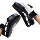 thumbnail image 5 of Guantes de entrenamiento para boxeo y artes marciales - Blanco y negro - Diseño ergonómico para Muay Thai y kickboxing, 5 of 7