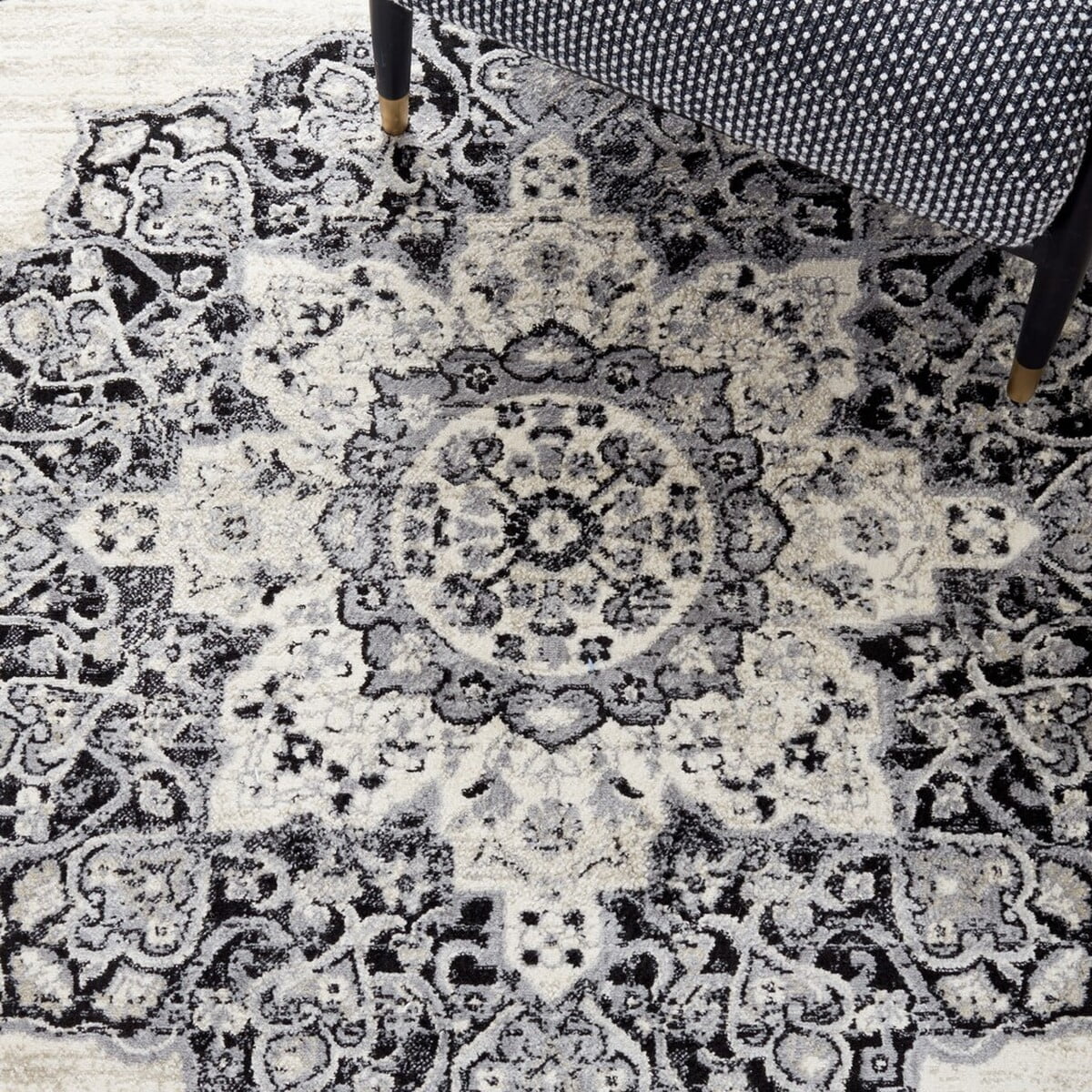 SAFAVIEH Brentwood Dimitri Floral Bordered Area Rug, 9' x 12', Ivory/Black