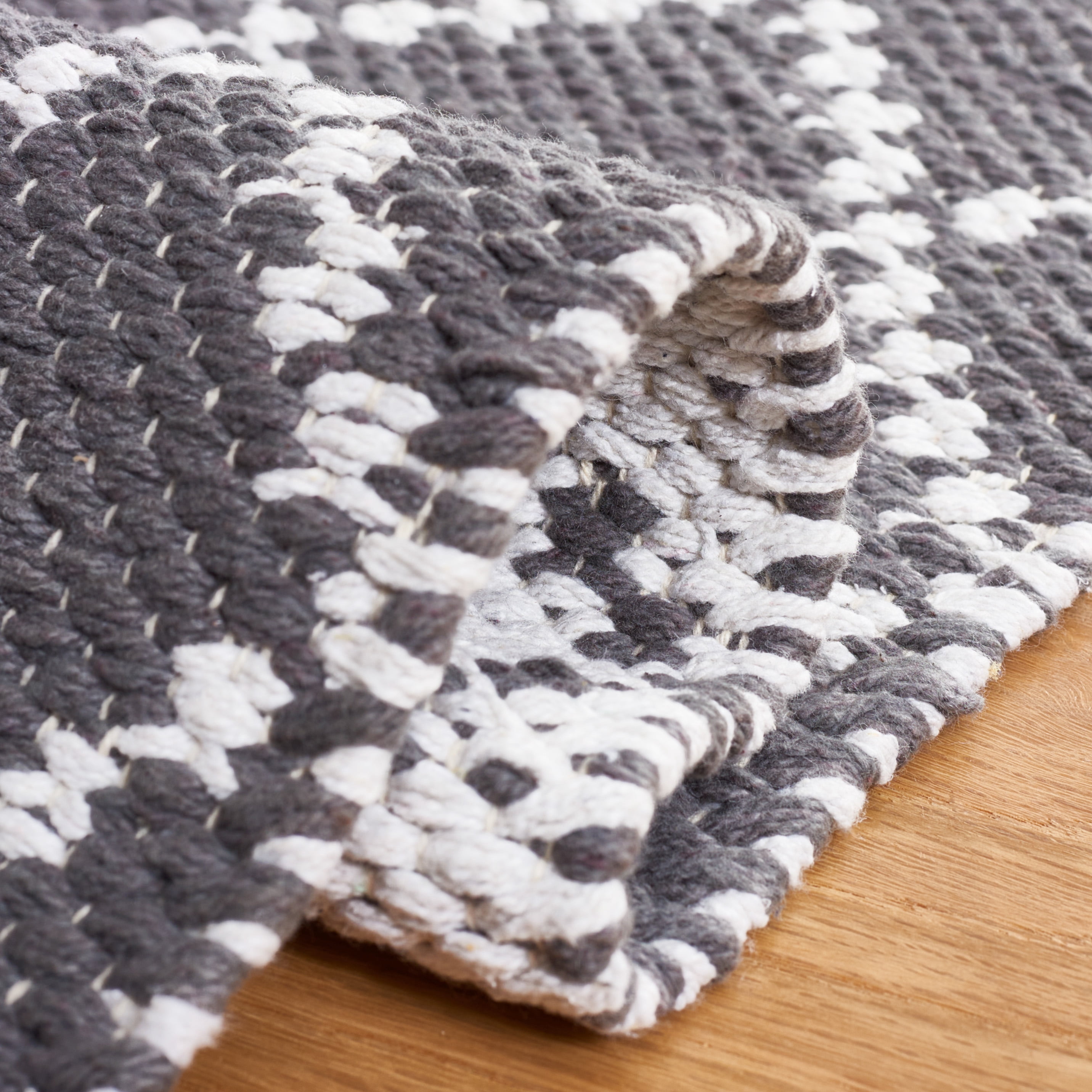 SAFAVIEH Montauk Jolyon Diamond Cotton Area Rug, Dark Grey/Ivory, 8' x 10'