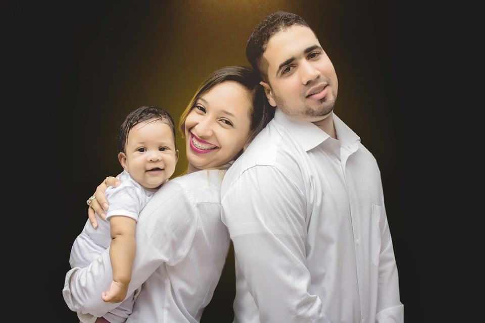 Happy Family Happy Parents Family Portrait Bebe 12 Inch By 18 Inch Laminated Poster With Bright Colors And Vivid Imagery Fits Perfectly In Many Attractive Frames Walmart Com Walmart Com