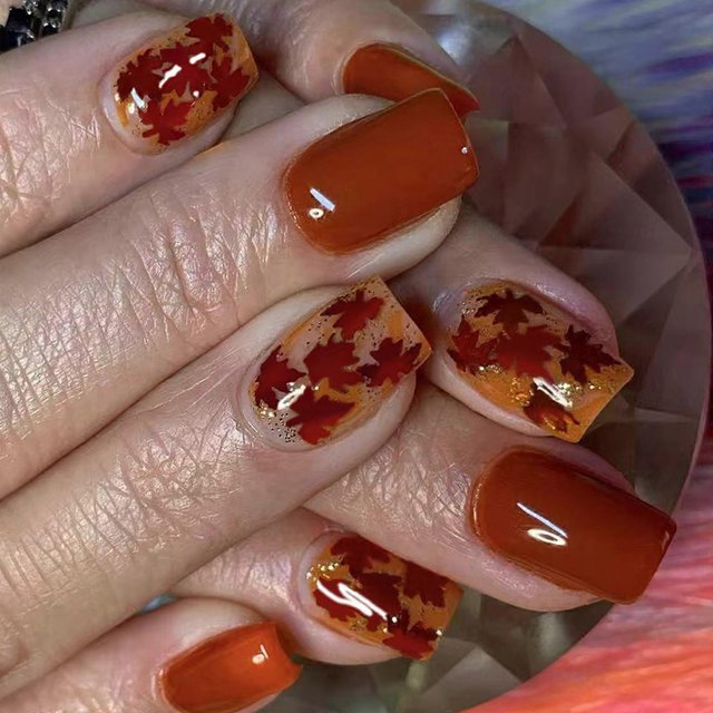 Radiance Maple Leaf Press on Fingernail Tips 24Pcs Artificial Fingernails Short Coffin Form Shine Artificial Nail Tips