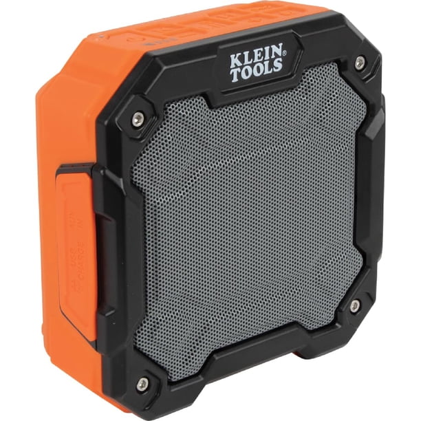 Klein Tools AEPJS3 Altavoz Bluetooth para el lugar de trabajo con imán y gancho, tiempo de funcionamiento de 20 horas, carga mediante USB A o C, emparejamiento de varios altavoces mediante transmisión