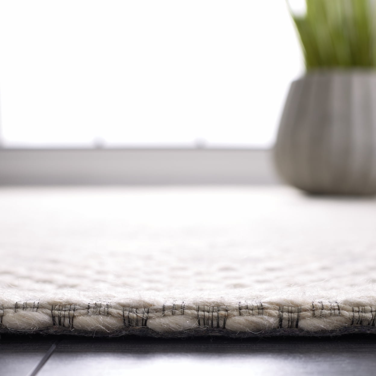 SAFAVIEH Marbella Britton Bordered Area Rug, Ivory/Grey, 3' x 5'