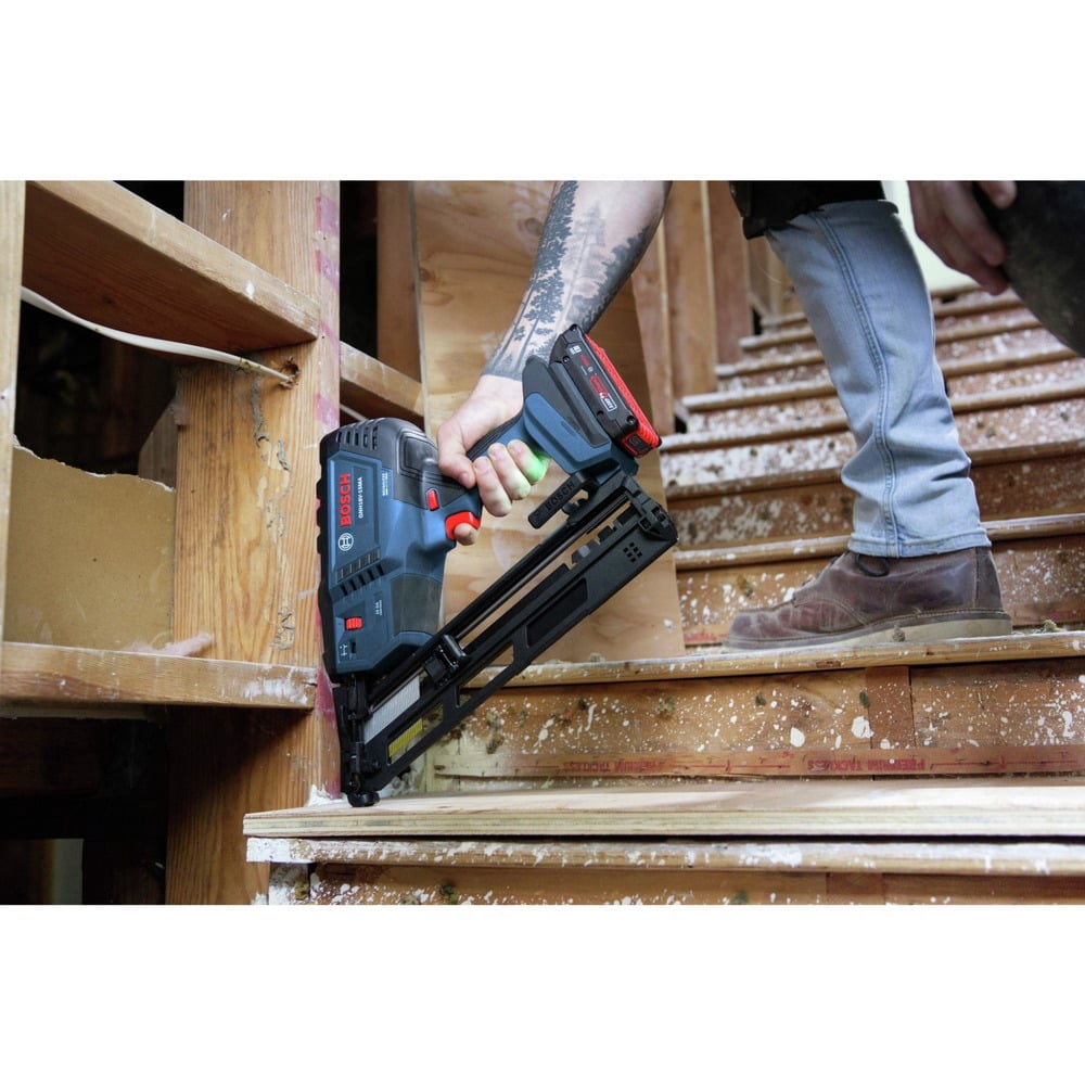 Restored Bosch GNH18V-15MAB12-RT 18V Lithium-Ion Brushless 15-Gauge Cordless Angled Finish Nailer Kit (2 Ah) (Refurbished)