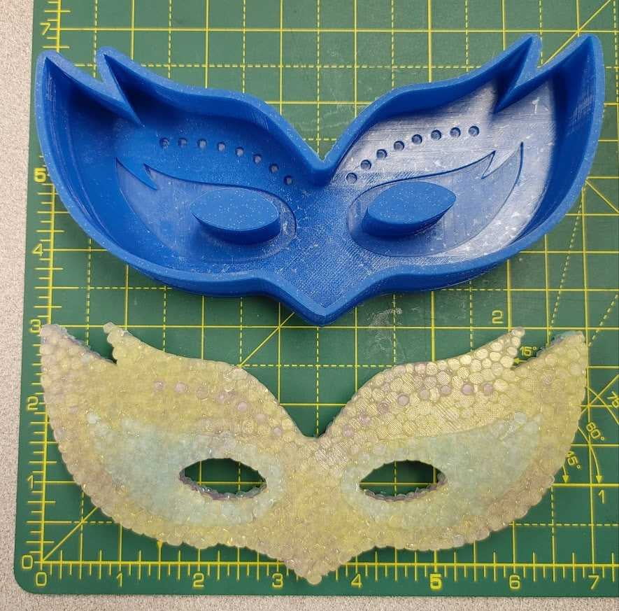Mardi Gras Mask Silicone Freshie Mold - Large