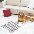 thumbnail image 4 of WEUVEB Toalla Para Perros Absorbente Con Bolsillo Para Manos Bañera Y Piscina, 4 of 7