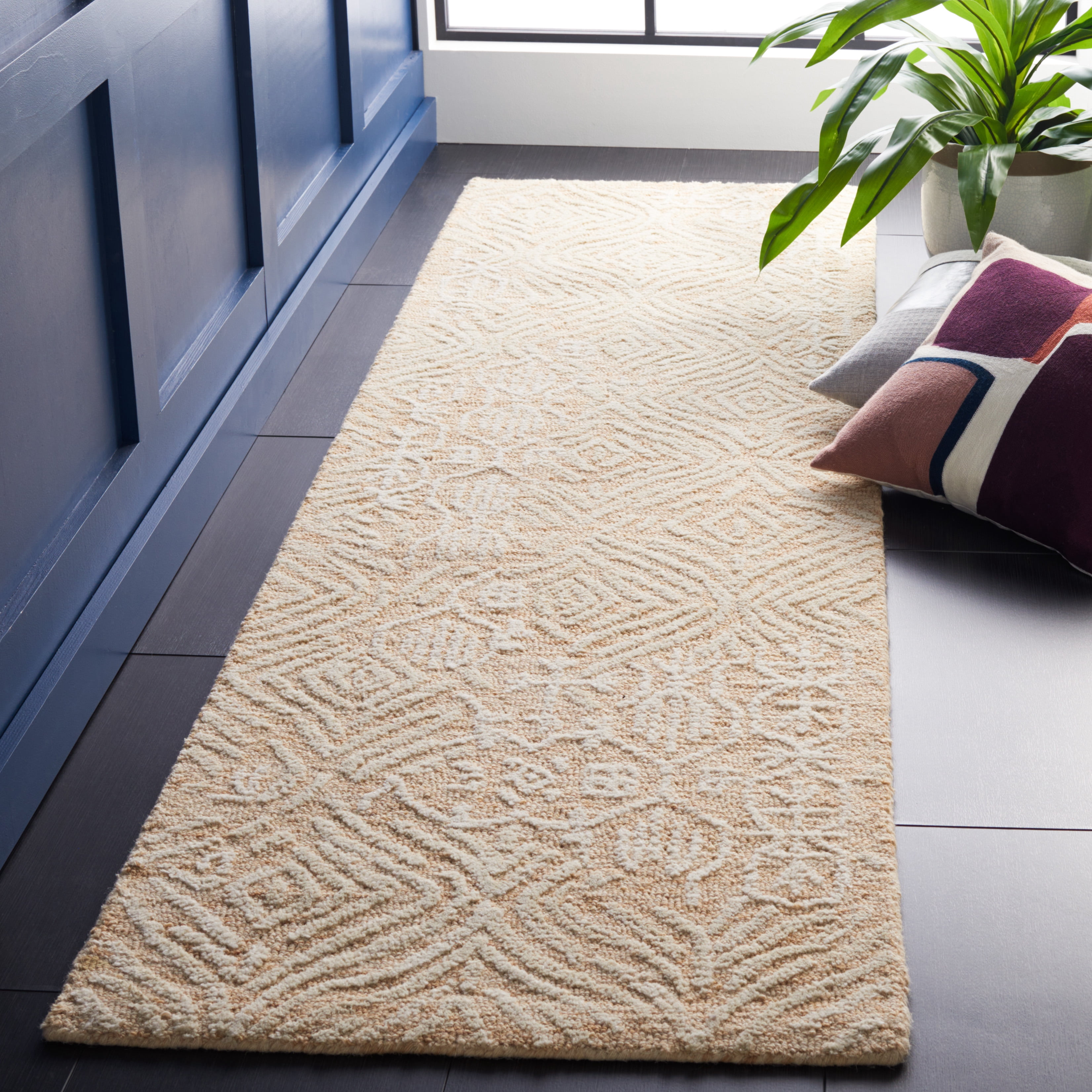 SAFAVIEH Metro Saranna Medallion Runner Rug, Gold/Ivory, 2'3" x 8'