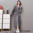 thumbnail image 1 of Bata de baño de franela suelta de gran tamaño con tecnología de costura para parejas, bata de baño de vellón coral para hombres y mujeres, bata de baño para otoño e invierno, 1 of 5