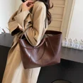 thumbnail image 5 of Bolso texturizado de primera calidad para mujer, nuevo bolso de mano retro de 2024, bolso de hombro informal de gran capacidad para viajes diarios, 5 of 5