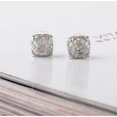 thumbnail image 1 of Pendientes pequeños con lentejuelas de colores y cristales de resina cuadrados shaofei, 1 of 3