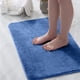 thumbnail image 5 of Tapete absorbente antideslizante con reverso de secado rápido para baño y ducha. Lavable a máquina. Suave, ideal para zonas húmedas de mucho tránsito. Aestivo | Azul | AESTIVO, 5 of 7