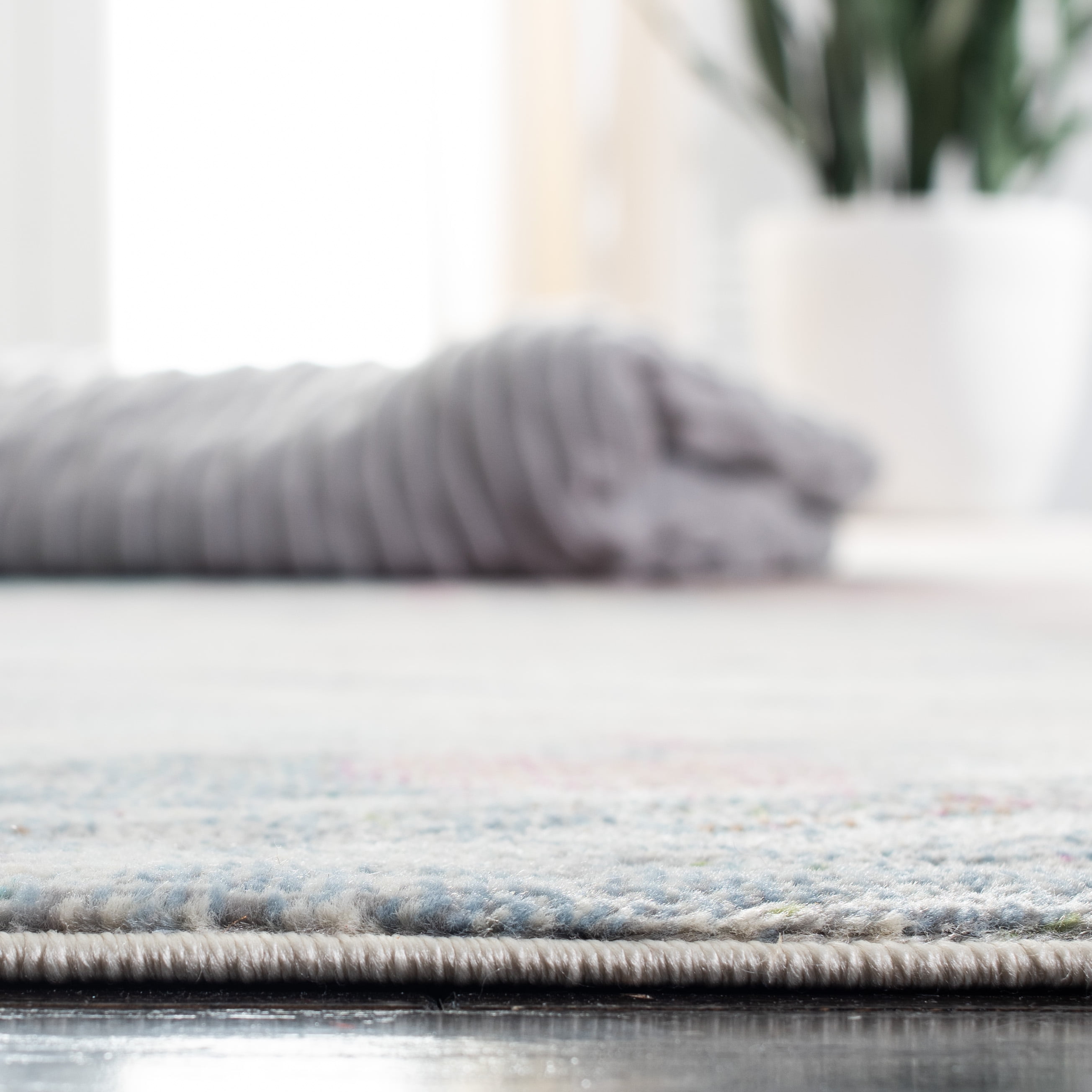 SAFAVIEH Lillian Darell Botanical Runner Rug, Ivory/Pink, 2'2" x 8'