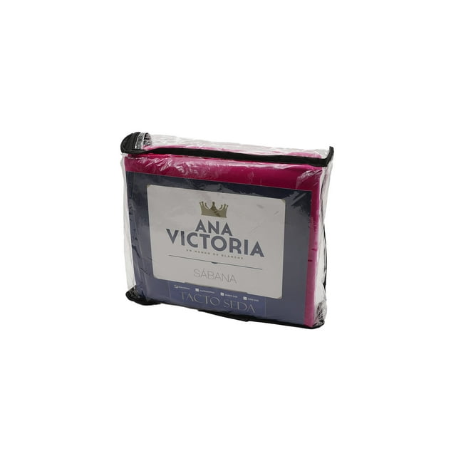sábana individual tacto seda fiusha ana victoria Empaque frontal de juego de sábanas individuales color fiusha en bolsa transparente con cierre negro; etiqueta ANA VICTORIA y texto 'SÁBANA TACTO SEDA' visibles, microfibra 100% poliéster, incluye sábana de cajón, plana y funda de almohada.