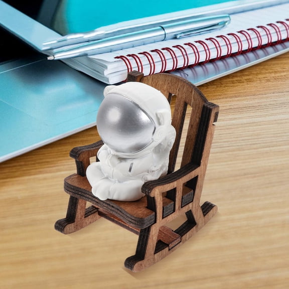 FENGGUIQU 1Set Cute Astronaut Sculpture in Resin and Wood for Shelf Or Tabletop Decoration