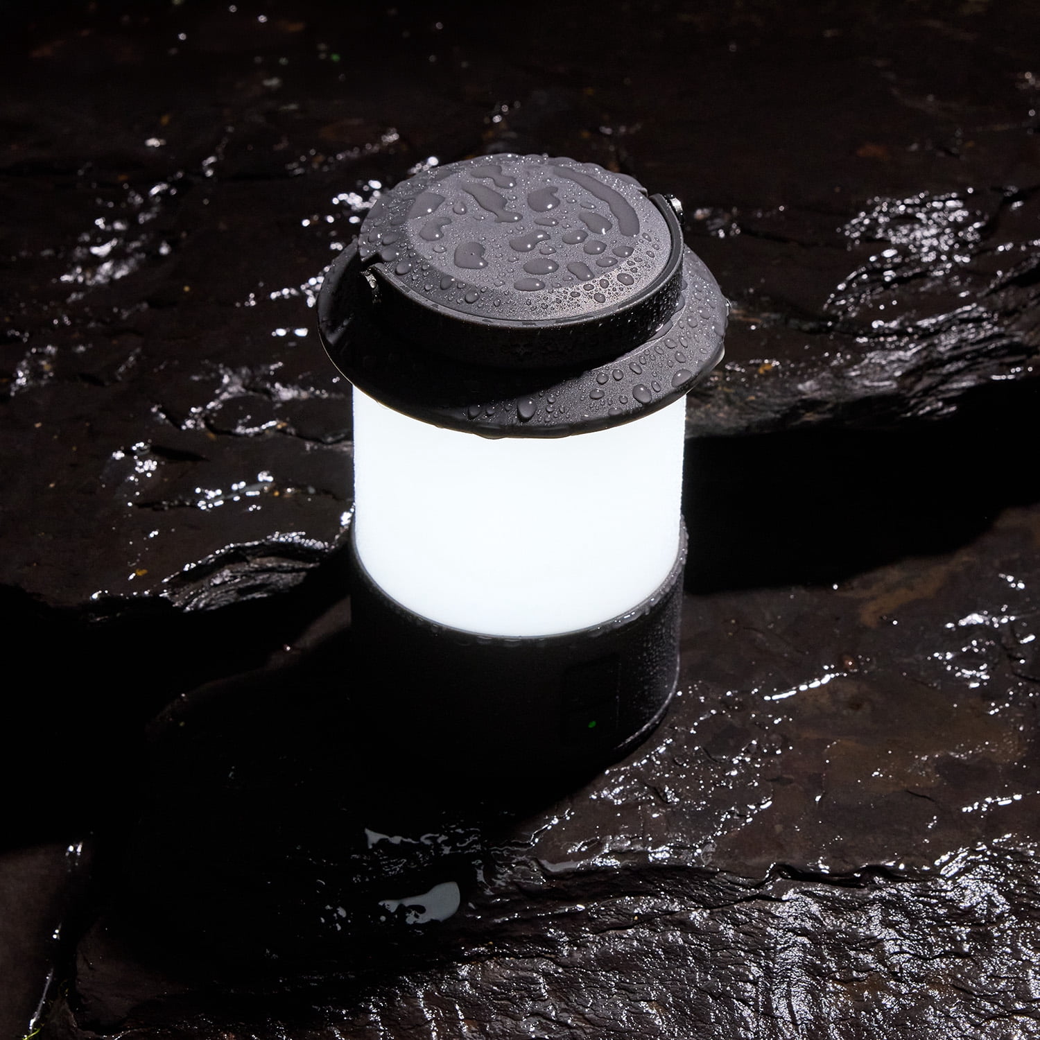 Swiss Tech Tragbar Compact Rechargeable Lantern, 1000 Lumens, 36 Hour Battery Life, IP54 Weatherproof, 6 Modes