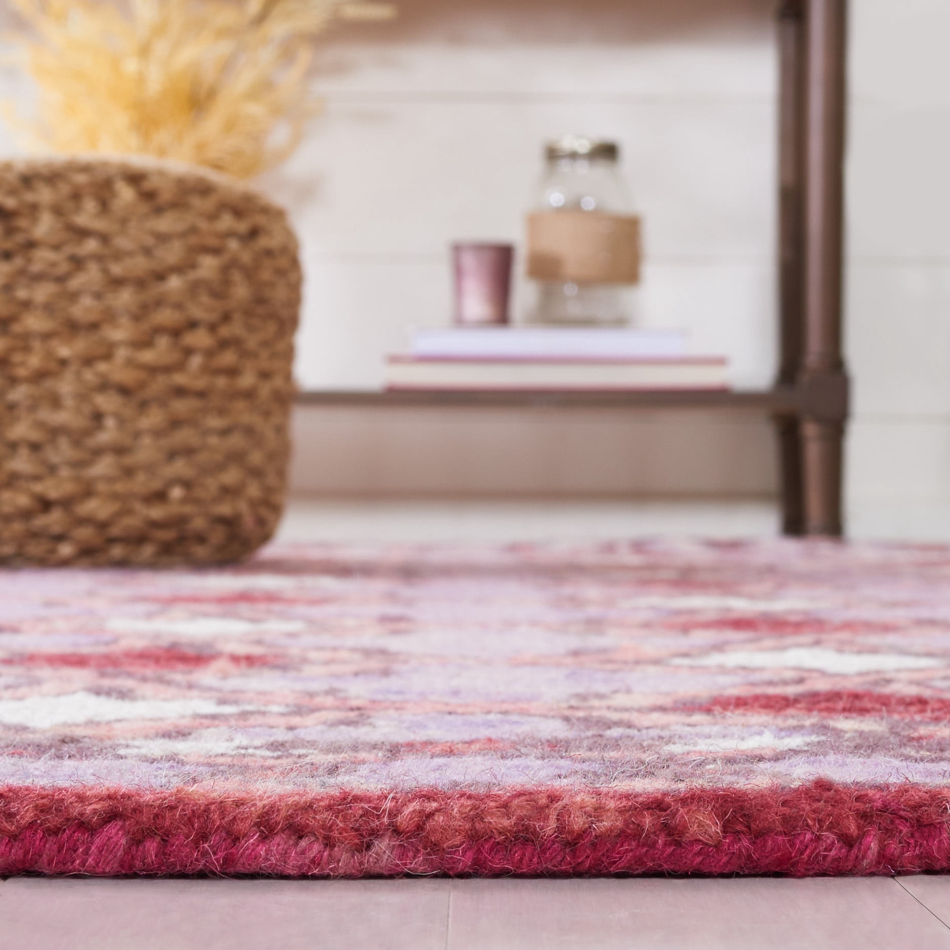 SAFAVIEH Aspen Joshua Geometric Area Rug, Red/Pink, 4' x 6'