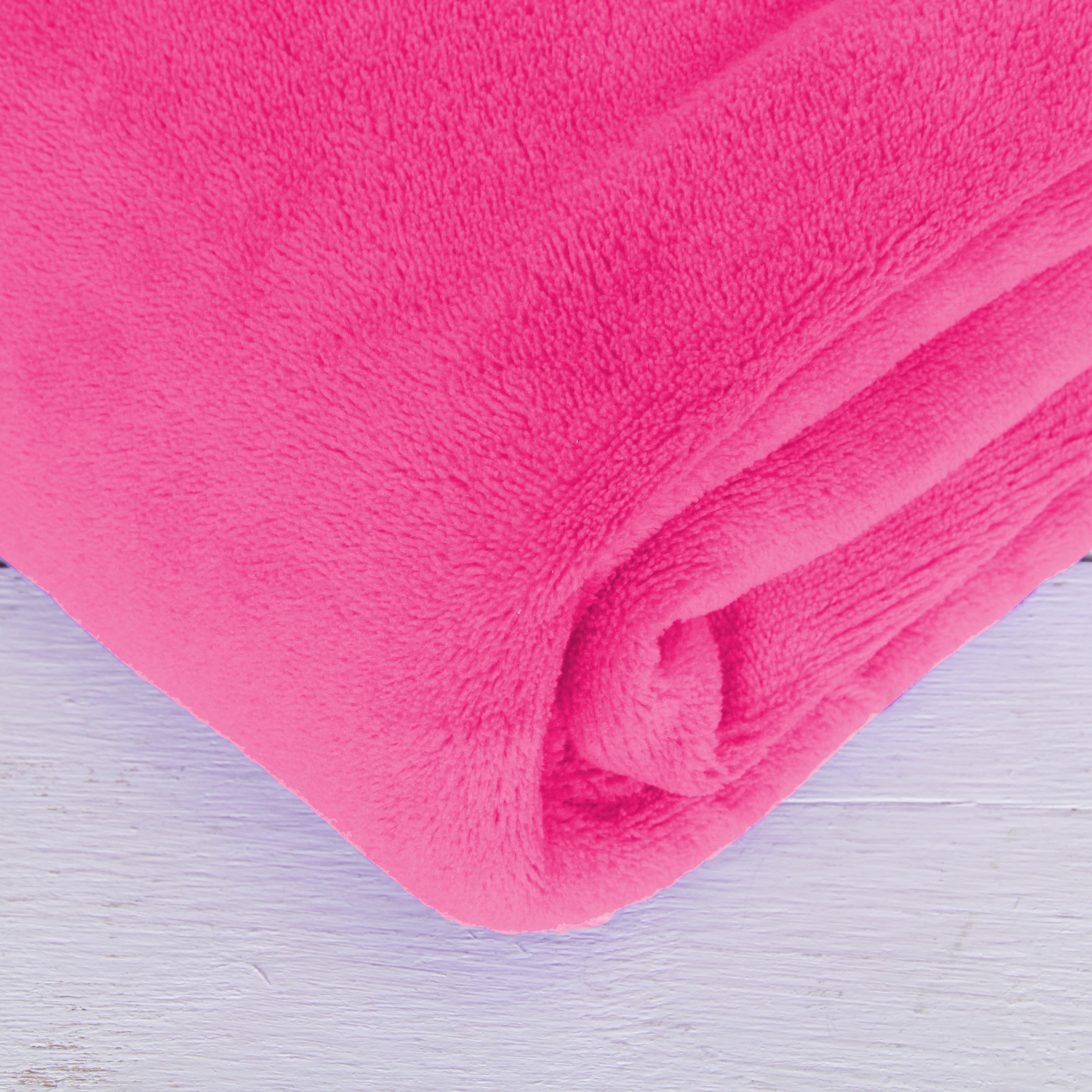 Threadart Super Soft Ultra Plush Fleece Throw Blankets 50"x60" | Fuzzy Soft Cozy Microfiber | Hot Pink | 11 Colors available