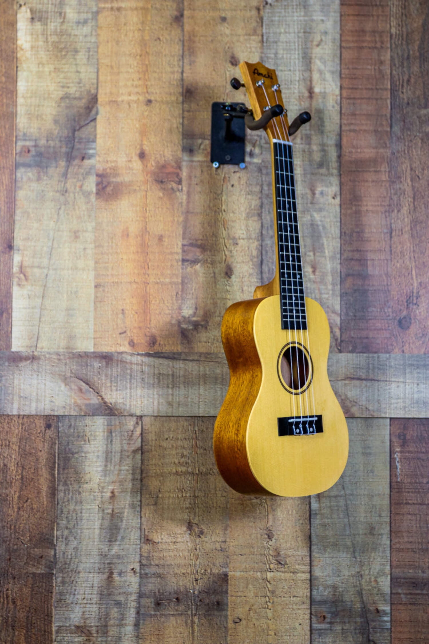 Amahi Heritage Spruce  Mahogany Concert Ukulele