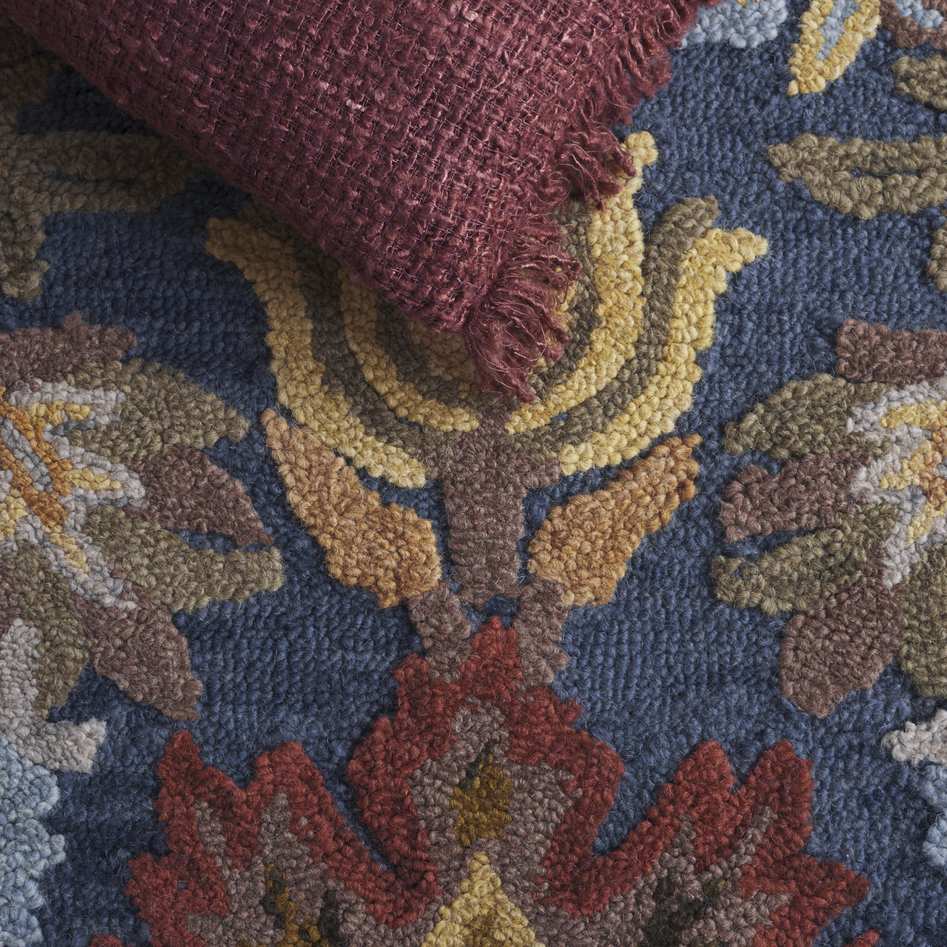 Safavieh Blossom Lennon Floral Wool Area Rug, Navy/Multi, 9' x 12' Oval