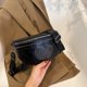 thumbnail image 1 of Bolsa De Pecho Bolso De Pecho Para Mujer, Riñonera Con Remaches De Amor, Bandolera De Viaje (Negro) Likrtyny Para Estrenar, 1 of 4